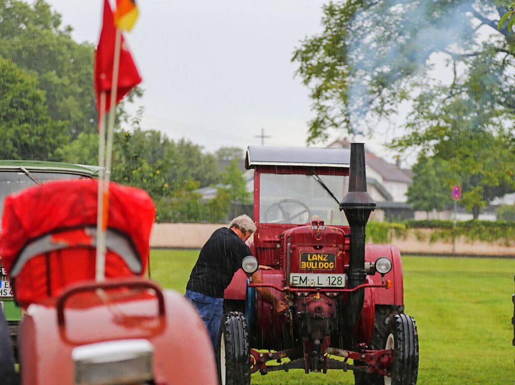 Zahlreiche Bulldogbesitzer aus den umliegenden Gemeinden prsentierten beim alljhrlichen Bulldogtreffen in Rust ihre Liebhaberstcke. Der Dauerregen konnte den Spa an der Veranstaltung nicht trben.