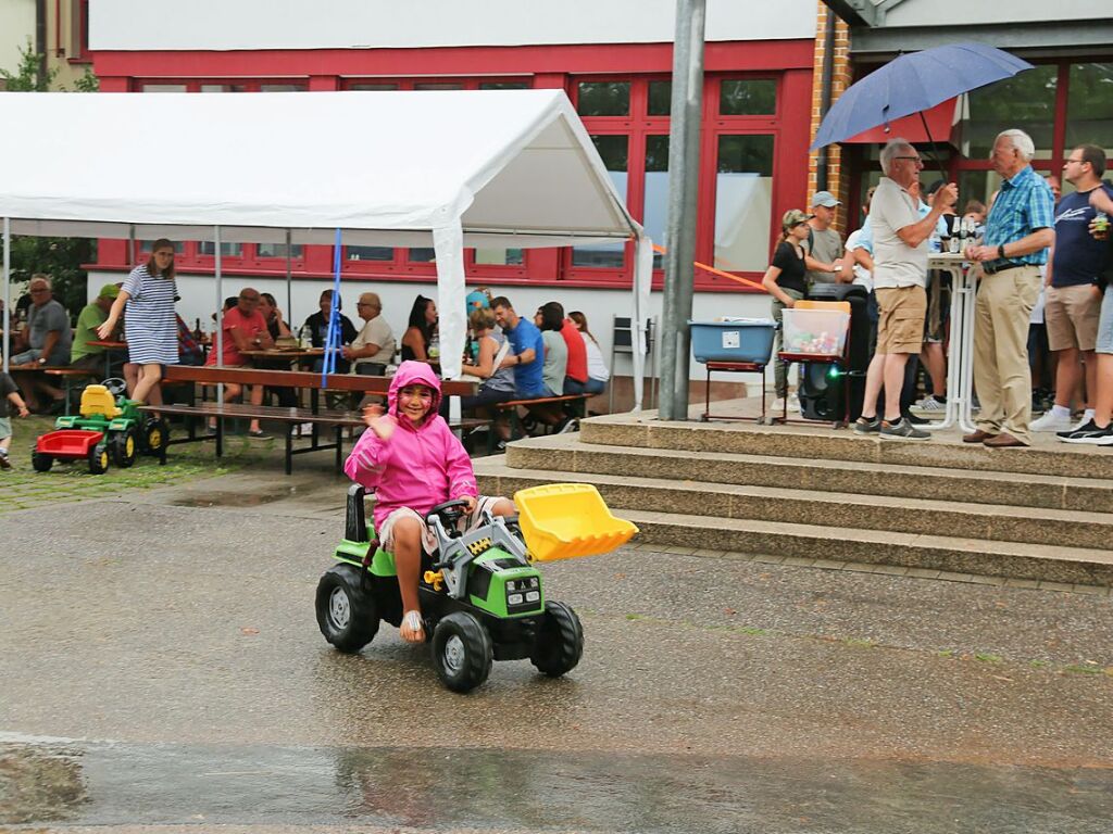 Zahlreiche Bulldogbesitzer aus den umliegenden Gemeinden prsentierten beim alljhrlichen Bulldogtreffen in Rust ihre Liebhaberstcke. Der Dauerregen konnte den Spa an der Veranstaltung nicht trben.