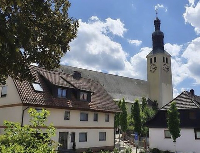 Links die Seelbacher Kirche heute, rec...Westseite des Gebudes versetzt wurde.  | Foto: Kirchengemeinde Seelbach