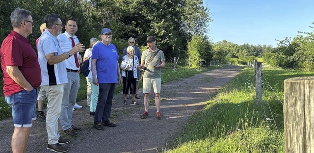 Der neue Nabu-Vorstand Eric Lippe (rechts) informierte zum Langenhard.  | Foto: Mark Alexander