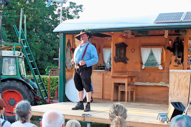 Er geniet mittlerweile Kultstatus: Mi...elius Waldvogel auf seiner Waldbhne.   | Foto: Werner Schnabl