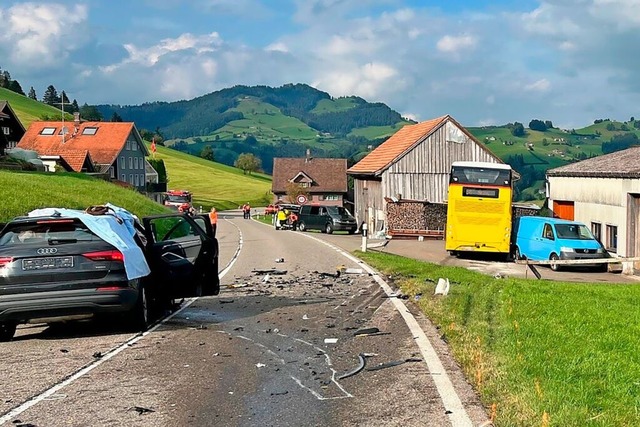 Die Unfallstelle bei Wattwil im Kanton St. Gallen.  | Foto:  (dpa)