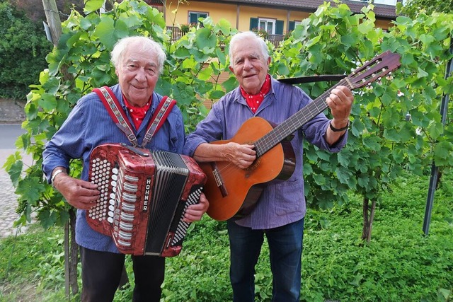 Walter Hintereck mit seinem Akkordeon ...bei vielen Veranstaltungen gute Laune.  | Foto: Christine Weirich