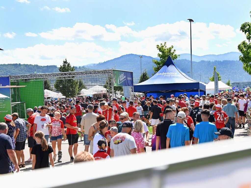 Impressionen vom groen Fan- und Familienfest des SC Freiburg zur Erffnung der Saison.<?ZP?>
