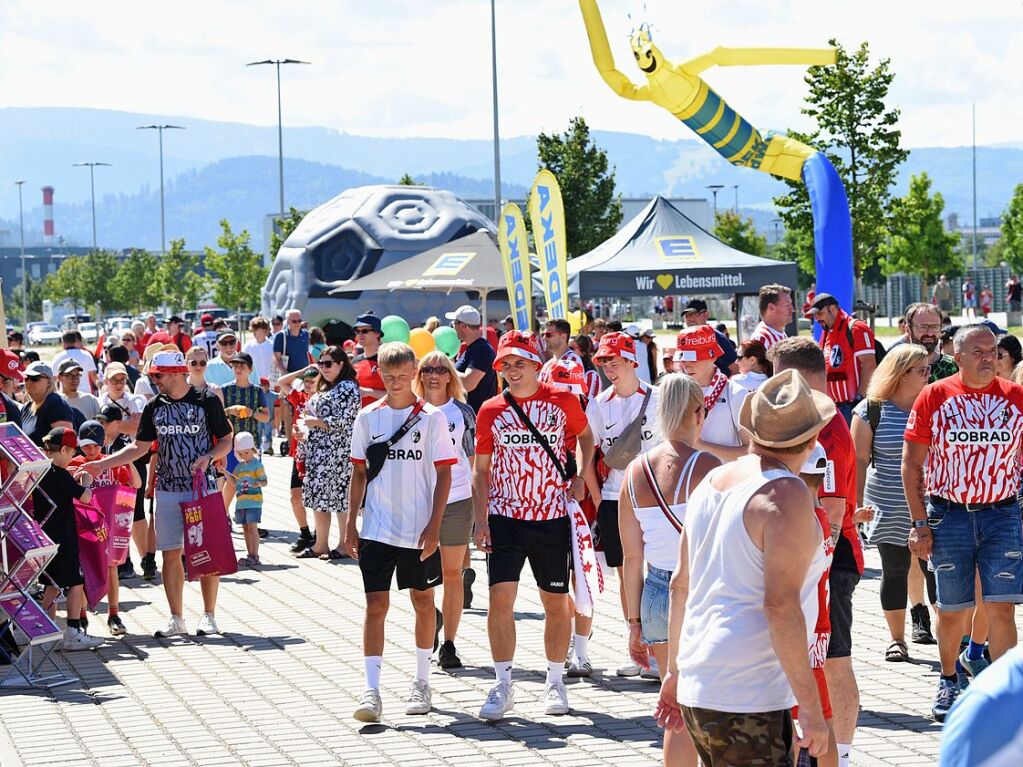 Impressionen vom groen Fan- und Familienfest des SC Freiburg zur Erffnung der Saison.<?ZP?>
