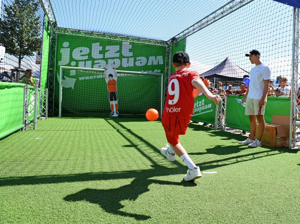 Impressionen vom groen Fan- und Familienfest des SC Freiburg zur Erffnung der Saison.<?ZP?>
