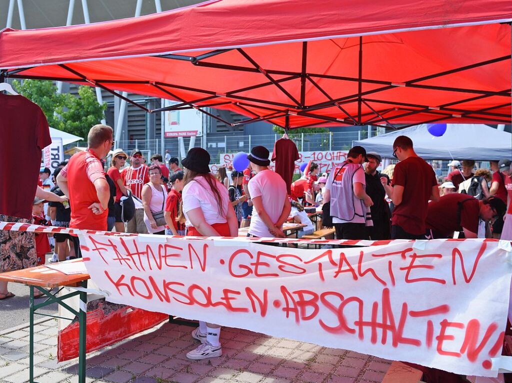 Impressionen vom groen Fan- und Familienfest des SC Freiburg zur Erffnung der Saison.<?ZP?>
