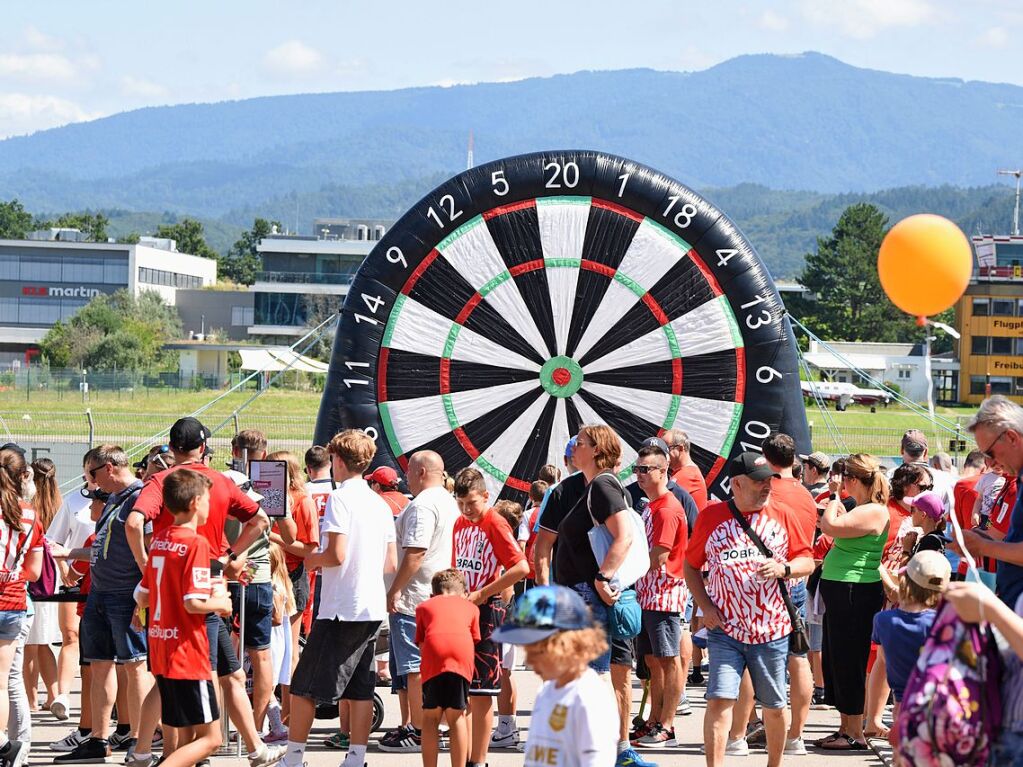 Impressionen vom groen Fan- und Familienfest des SC Freiburg zur Erffnung der Saison.<?ZP?>
