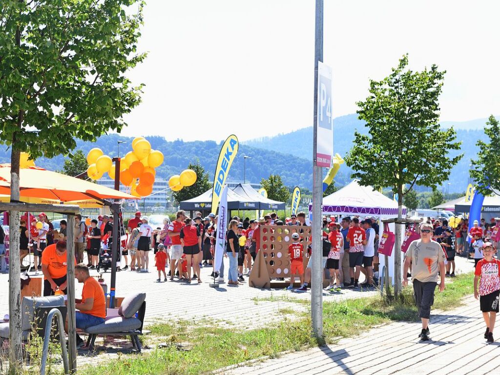 Impressionen vom groen Fan- und Familienfest des SC Freiburg zur Erffnung der Saison.<?ZP?>
