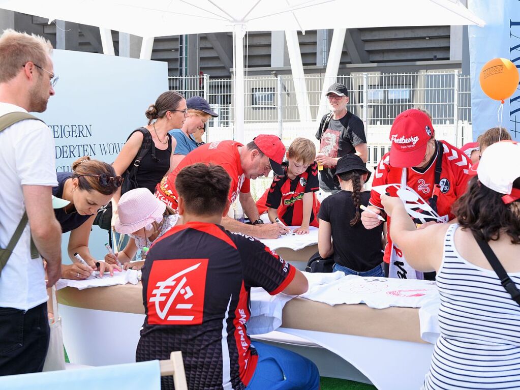 Impressionen vom groen Fan- und Familienfest des SC Freiburg zur Erffnung der Saison.<?ZP?>
