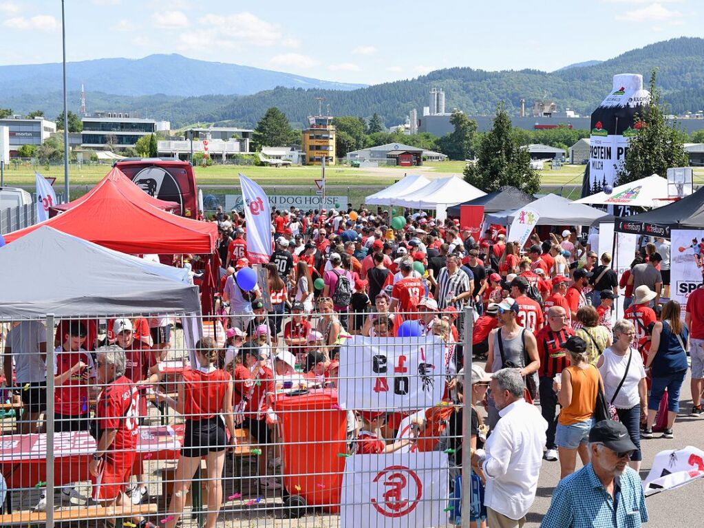 Impressionen vom groen Fan- und Familienfest des SC Freiburg zur Erffnung der Saison.<?ZP?>
