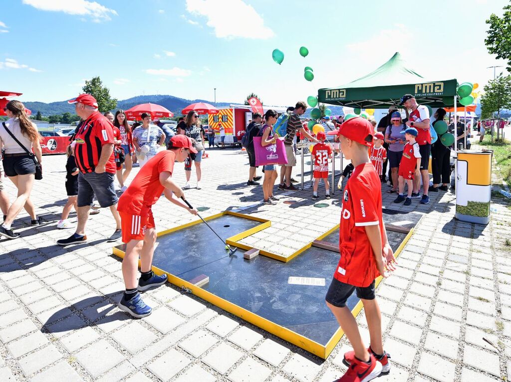 Impressionen vom groen Fan- und Familienfest des SC Freiburg zur Erffnung der Saison.<?ZP?>
