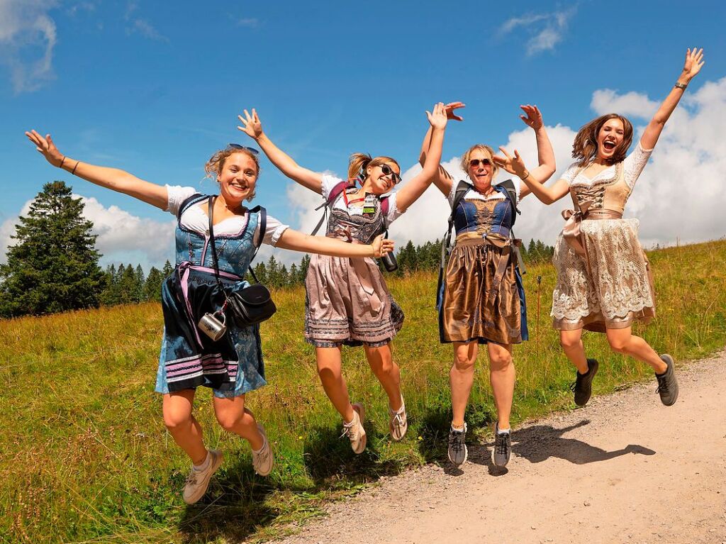 Noch ein Freudensprung von Wanderinnen