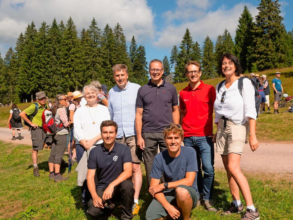 Auch eine Gruppe mit Brgermeistern und den Geschftsfhrern vom Liftverbund Feldberg und der HTG wanderte mit.