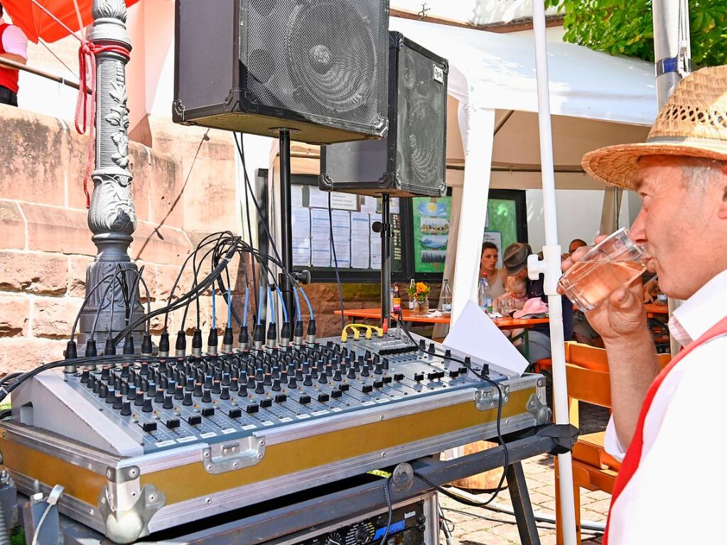 Beim Lorenzemrt-Hock in Ehrenstetten wurde gefeilscht, gefeiert und musiziert. Besonderer Hhepunkt war das traditionelle Entenrennen am Sonntag.