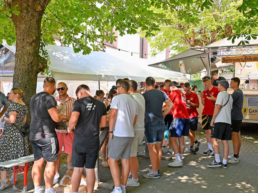 Beim Lorenzemrt-Hock in Ehrenstetten wurde gefeilscht, gefeiert und musiziert. Besonderer Hhepunkt war das traditionelle Entenrennen am Sonntag.