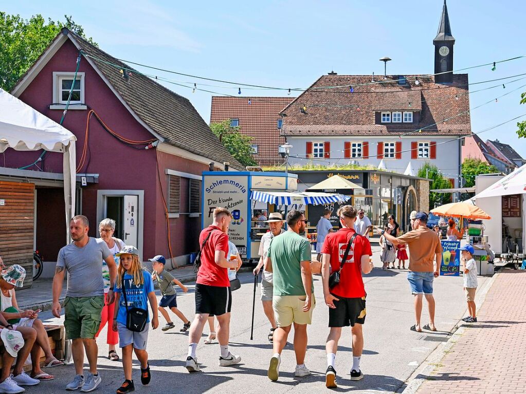 Beim Lorenzemrt-Hock in Ehrenstetten wurde gefeilscht, gefeiert und musiziert. Besonderer Hhepunkt war das traditionelle Entenrennen am Sonntag.