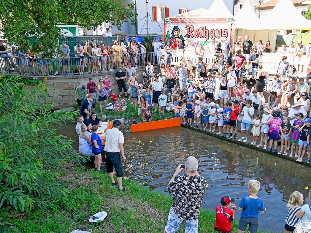 Beim Lorenzemrt-Hock in Ehrenstetten wurde gefeilscht, gefeiert und musiziert. Besonderer Hhepunkt war das traditionelle Entenrennen am Sonntag.