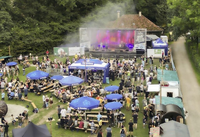 Gute Stimmung bei Rock am Bach 2023.  | Foto: Hubert Gemmert