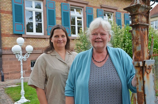 Barbara Reek (rechts) koordinierte zul...lfe im Landkreis mit Nadine Schpflin.  | Foto: Ulrike Strter