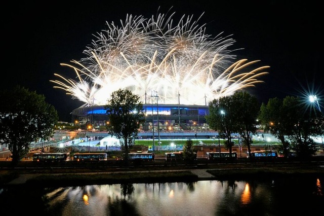 Mit einem groen Feuerwerk ber den St...den die Olympischen Sommerspiele 2024.  | Foto: Alessandra Tarantino (dpa)