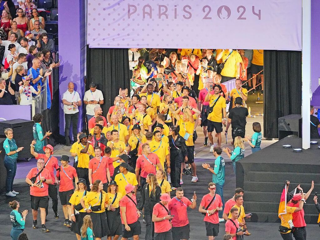 Team Deutschland betritt Stade de France whrend der Schlussfeier.