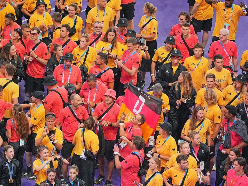 Team Deutschland betritt Stade de France whrend der Schlussfeier.