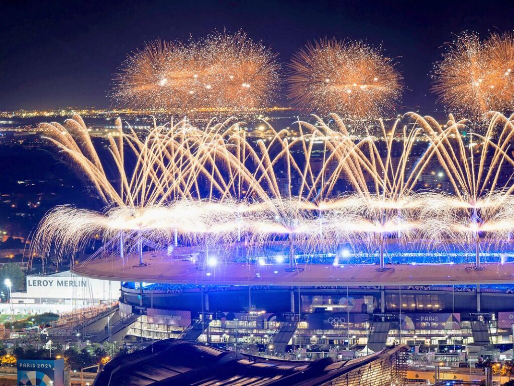 Feuerwerk ber dem Stadion