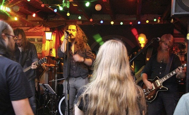 Am frhen Abend spielten bereits zwei ... des Gasthaus Sternen und im Antikhof.  | Foto: Susanne Pfunder