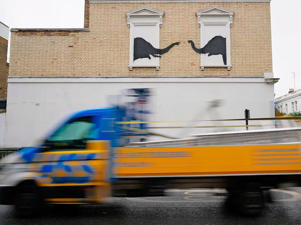 Das Haus mit den zwei „Elephants in the room“ steht an der Kreuzung Edith Grove und Edith Terrace in Chelsea im Sdwesten Londons.