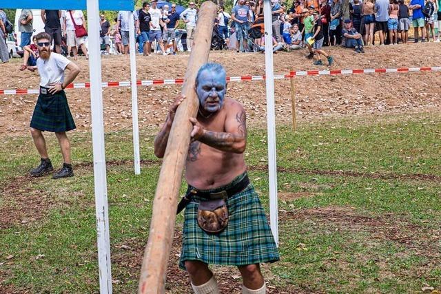 Warum es bei den Highland Games in Stegen nicht allein um Kraft geht