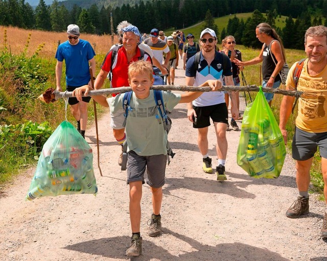 Auch dank dieses Jungen, der fleiig F...eld hat sich der Bub redlich verdient.  | Foto: Wolfgang Scheu