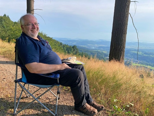 Fast wie Urlaub: Michael Kownatzki sit...ehratal, unterhalb der Waldberg-Htte.  | Foto: Annemarie Rsch