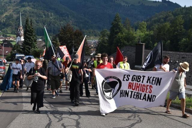 In Schnau verehren Neonazis das Schlageter-Grab – dagegen demonstriert die Antifa