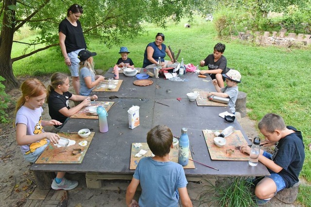 Mit Kaltporzelan arbeiteten die Kinder...ngebot des Waldkindergartens Baumbini.  | Foto: Benedikt Sommer