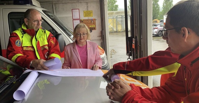 Sabine Hartmann-Mller im Gesprch mit...Vorsitzender der Ortsgruppe Waldshut.   | Foto: Bro Hartmann-Mller