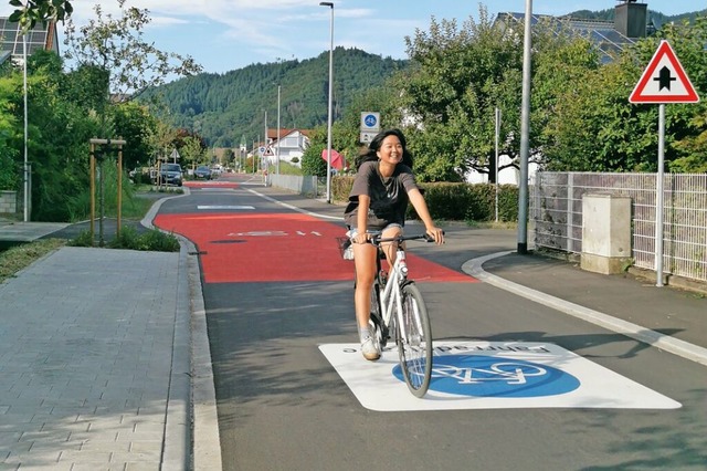 Fr Radler ist die neue Fahrradstrae ...prima &#8211; findet auch Emily Zhang.  | Foto: Berfin Karagzl