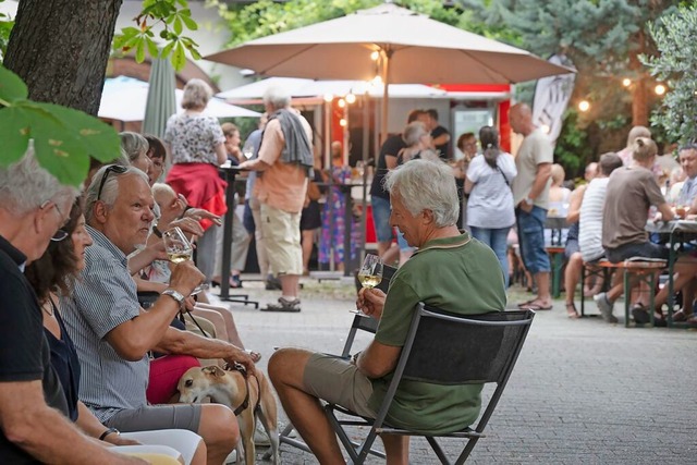 Gemtliche Pltzchen zum Plausch gibt&#8217;s im Dorf an jeder Ecke.  | Foto: Volker Mnch