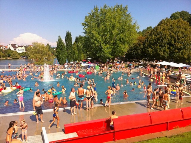 Das Freizeitcenter hat teilweise zwar ...sind Strandbad und Kunsteisbahn nicht.  | Foto: Valentin Zumsteg