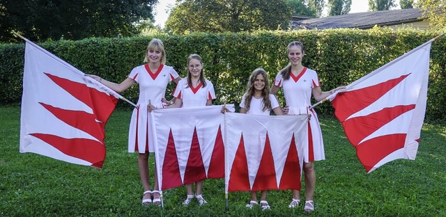 Die Fahnenschwingerinnen Tiengen: Made... Mdchen zwischen acht und 15 Jahren.   | Foto: Sandra Bonitz