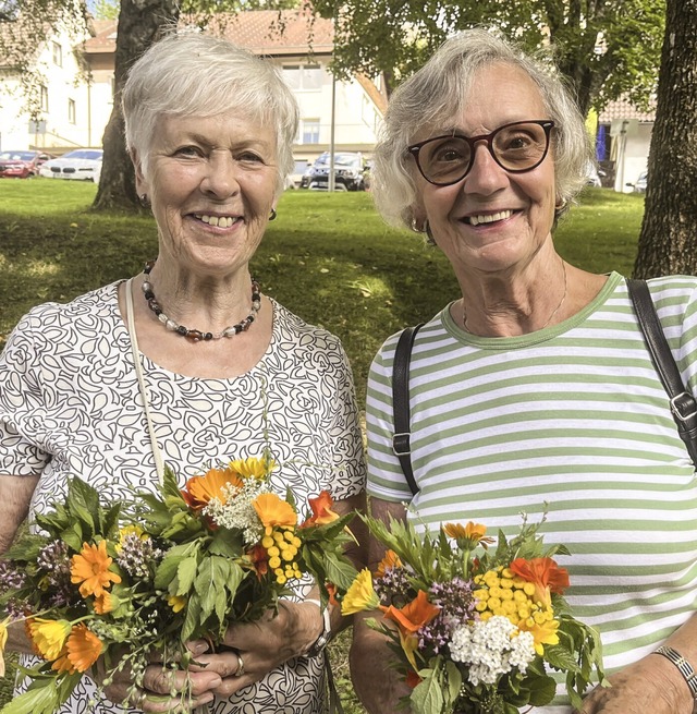 Charlotte Mller und Christa Corpus ha...enkruter im Kurgarten weihen lassen.   | Foto: Lina Boegel