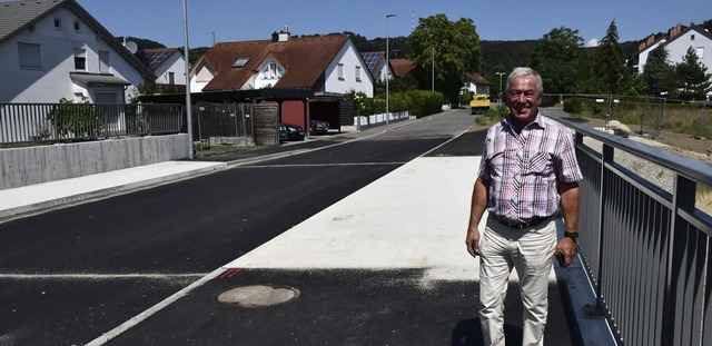 Bauamtsleiter Rudolf Schartel auf der fertigen bertunnelung  | Foto: Heinz und Monika Vollmar