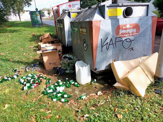 Bei den Glascontainer im Lahrer Stadtgebiet wird zunehmend Hausmll abgestellt.  | Foto: Wolfgang Steiner