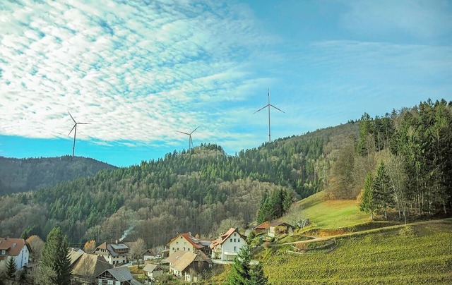 Die Fotomontage aus dem Jahr 2017 zeig... oberhalb von Wambach aussehen knnte.  | Foto: Windkraft Schonach GmbH