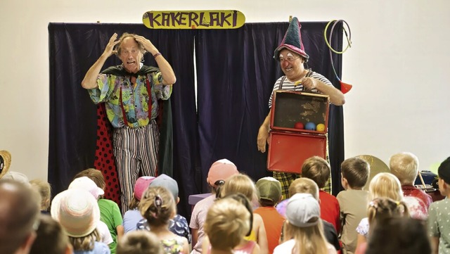 Die beiden Clowns vom Clowntheater Kakerlaki bei ihrem Auftritt in Bonndorf.  | Foto: Wolfgang Scheu