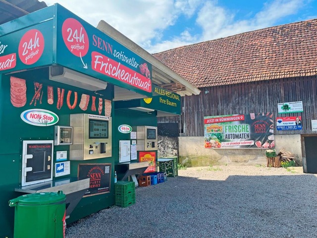 Auf dem Gelnde des Landwirtschaftsbet...gleich zwei Selbstbedienungsautomaten.  | Foto: Katrin Fehr