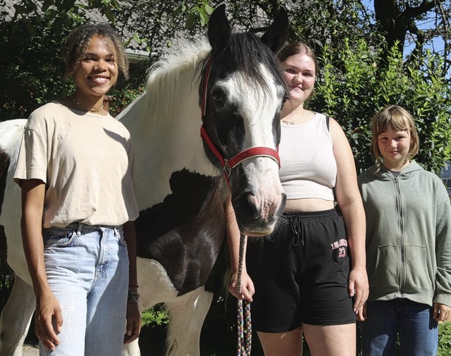 (von links nach rechts) Nathalie Ibeh,...nna Faller und die zwlfjhrige Ronya.  | Foto: Verena Mller-Baltes