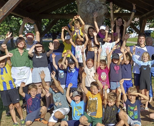 Die  Kinder, die am Sommerferienprogra...nette Matt <Fett></Fett>(von links).    | Foto: Reinhard Herbrig