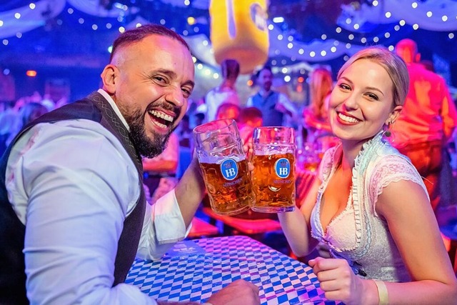 Znftige Musik, eine khle Ma Bier un...esagt beim Oktoberfest im Europa-Park.  | Foto: Europa-Park