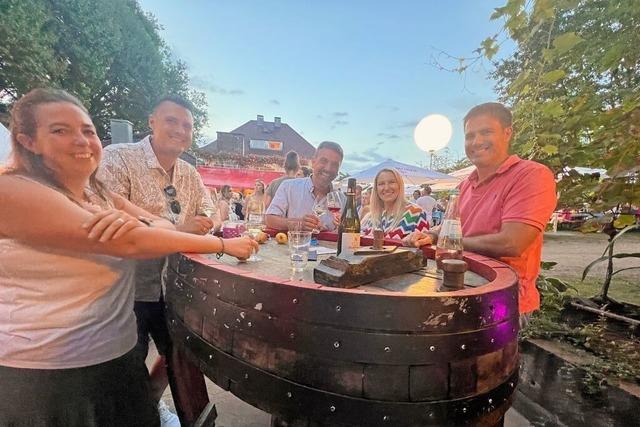 Eine groe Sommergartenparty des Weins in Offenburgs Oststadt